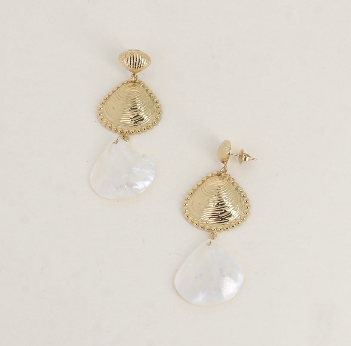 VAIANA - Boucles d’oreilles coquillage en Nacre et en Acier Inoxydable