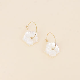 TAHITI - Boucles d’oreilles fleur en nacre et en Acier Inoxydable