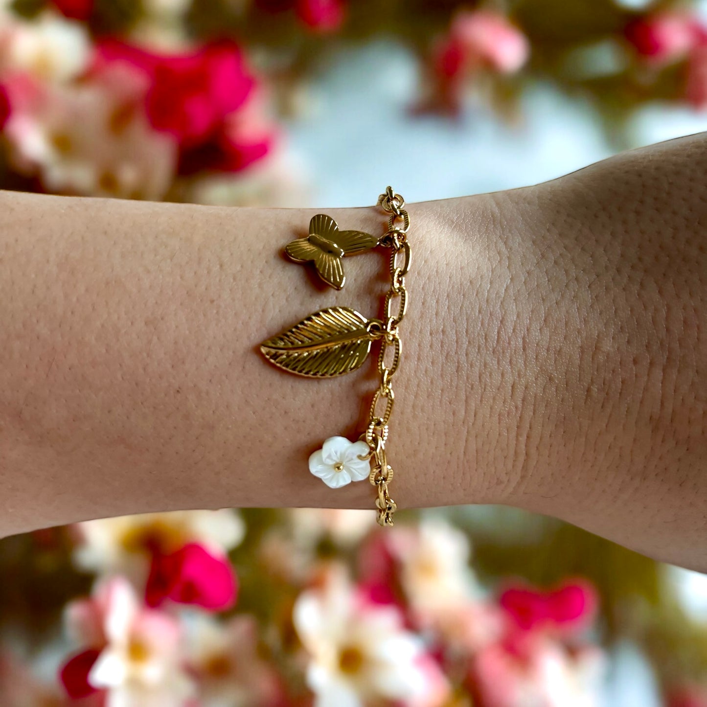 Guadeloupe - Bracelet breloques et fleur en Nacre en Acier Inoxydable