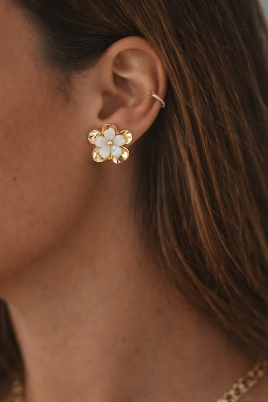 MOANA - Boucles d’oreilles fleur nacré et en Acier Inoxydable