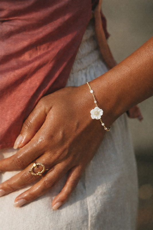 ELISA - Bracelet fleur Nacré et en Acier Inoxydable