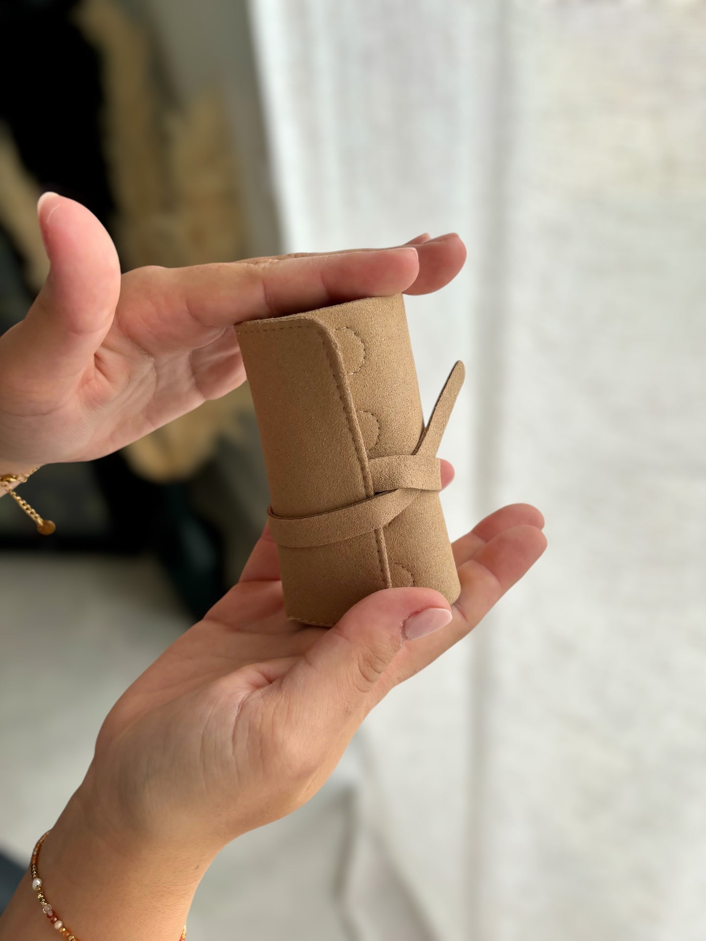 Trousse à Bijoux Taupe - Pratique, Élégante et Résistante pour Vos Voyages