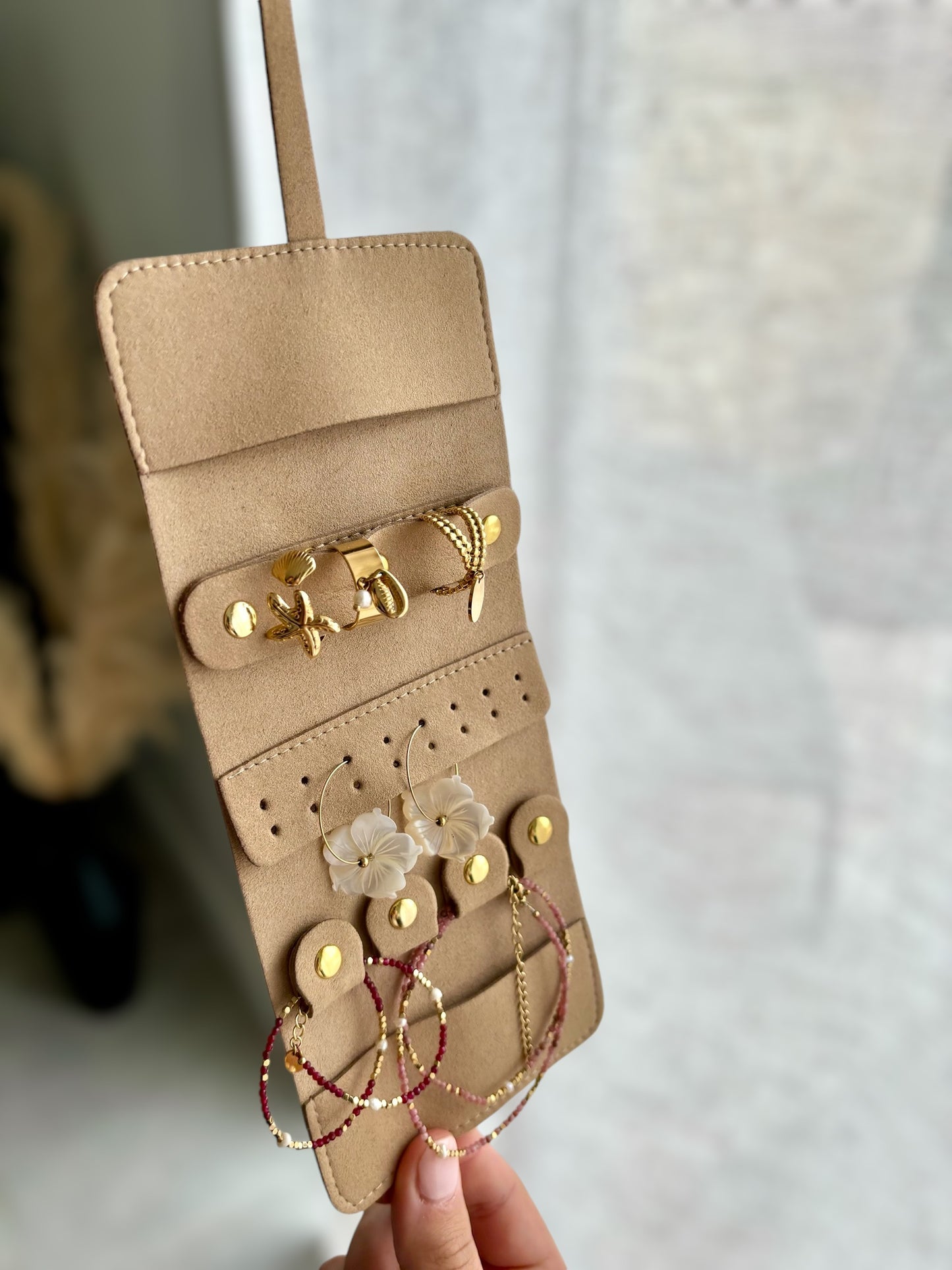 Trousse à Bijoux Taupe - Pratique, Élégante et Résistante pour Vos Voyages