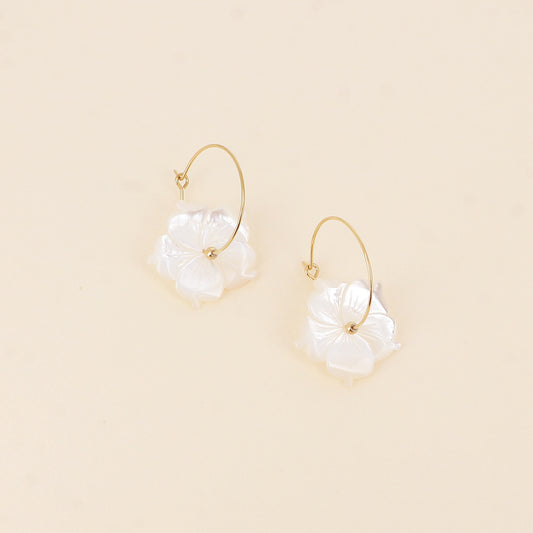 TAHITI - Boucles d’oreilles fleur en nacre et en Acier Inoxydable